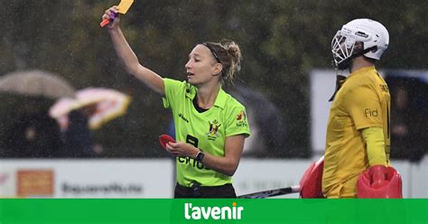 L'arbitre de hockey namuroise Céline Martin